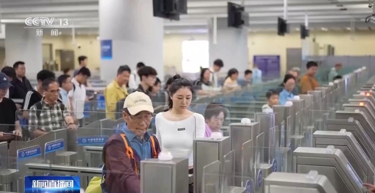 港珠澳大桥口岸入境车流迎高峰 自驾“北上”成热门新选择
