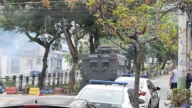 视频丨巴西里约警方开展打黑行动 击毙至少60人