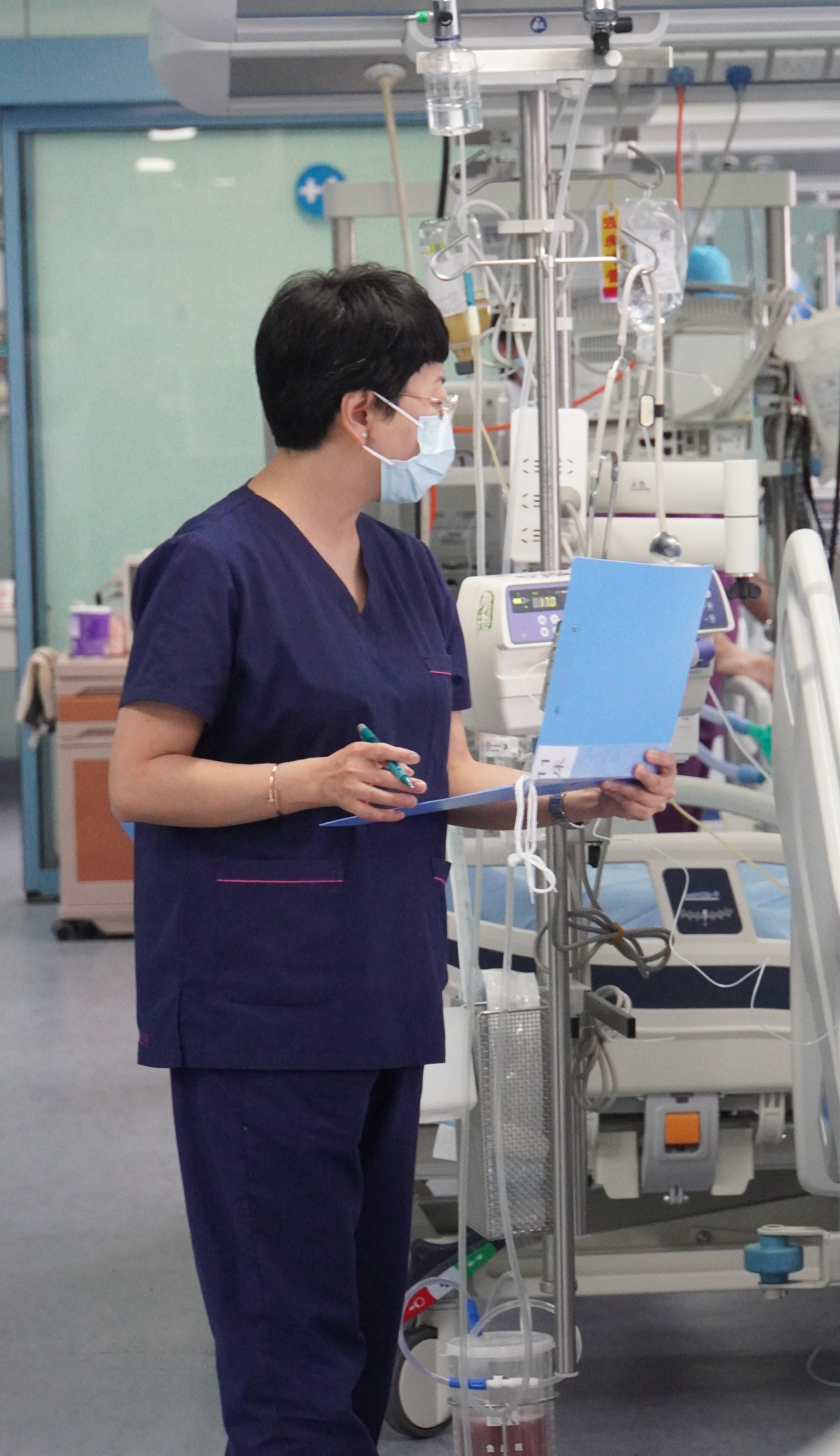 【向最美劳动者致敬】于生死间逆行 展医者担当 ——记兰州大学第二医神经外科ICU主任张立平的坚守_fororder_微信图片_20250430144944