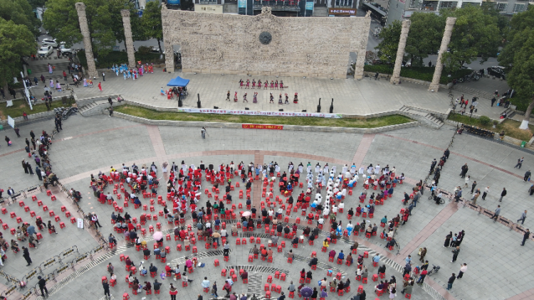 重阳温情满瑶都 湖南江华点亮“银发”新活力_fororder_1