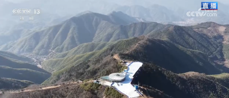 “冷冰雪”增添惠民亮色点燃冬日热情 “云端”滑雪打开玩冰嬉雪南方“限定体验”