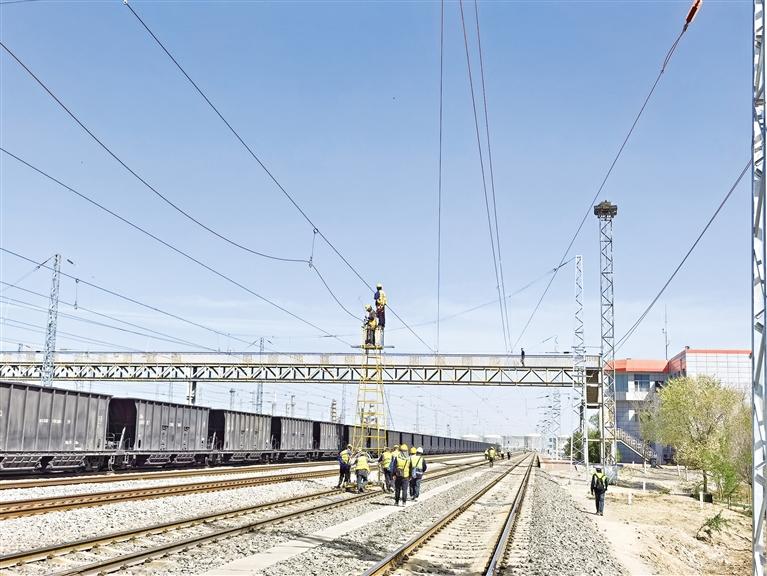 能源“大动脉”焕新升级 宁东铁路电气化改造项目加速攻坚