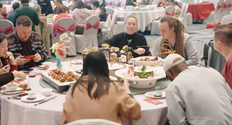 中国春节“圈粉”世界