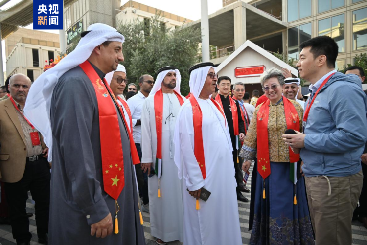 传统年俗与科技同框 总台马年春晚宣传片点亮迪拜“欢乐春节”巡游