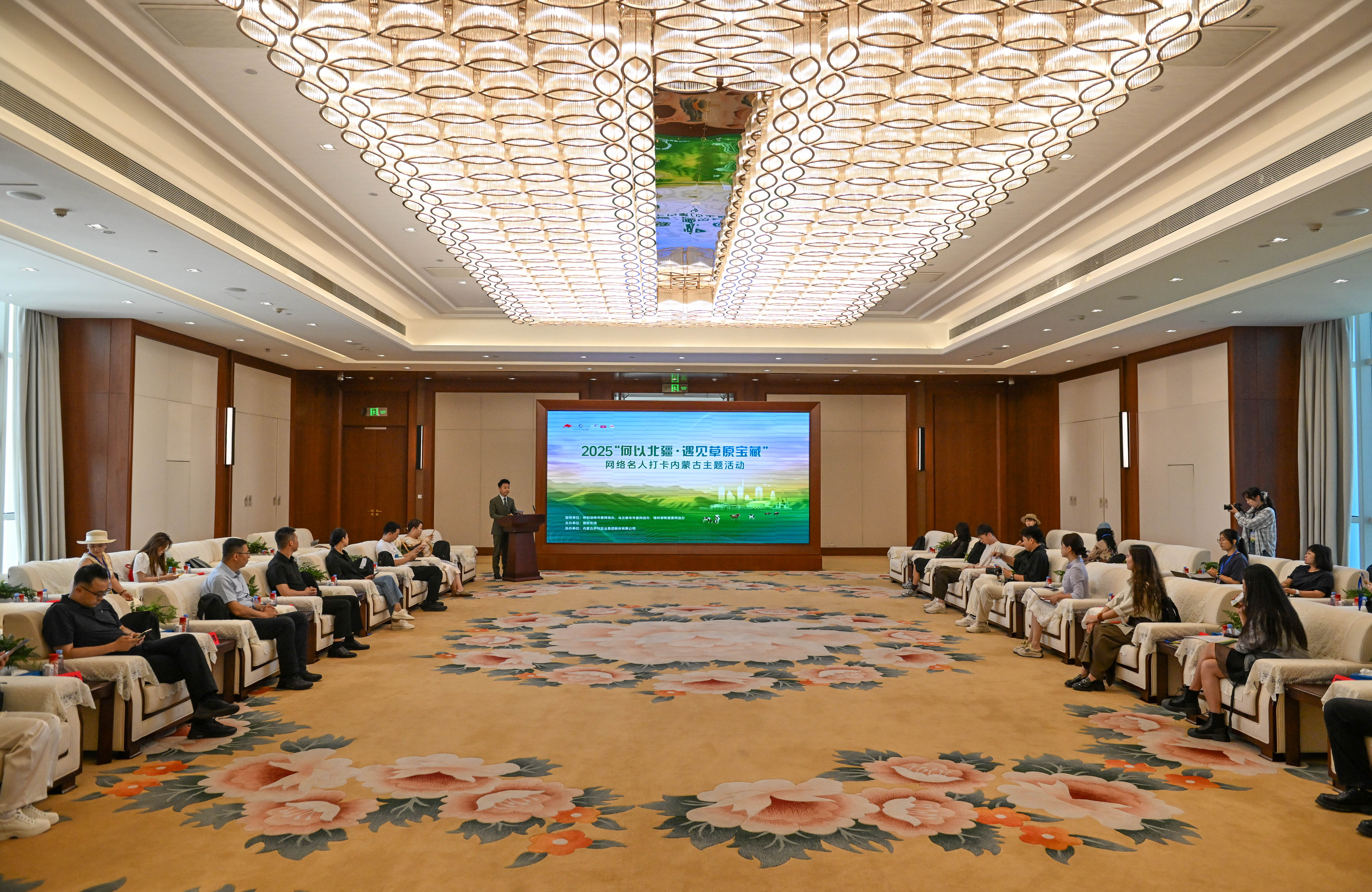 2025“何以北疆·遇见草原宝藏”网络名人打卡内蒙古主题活动在呼和浩特市启动_fororder_90dfd0934d64d6a85a761e6f06ecd9a