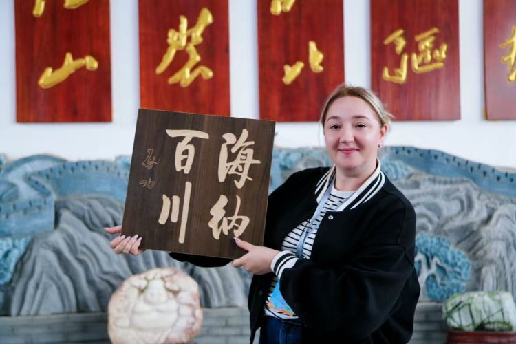 “丝路IP 机遇中国”|外国网红博主打卡“镍都”金昌 见证新城“破圈”成长_fororder_92e1490de3d5c4ceb5d0b1ccbb561dd8