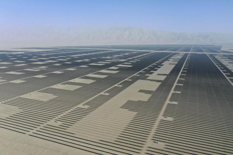 因地制宜发展新质生产力|装机规模超1.6亿千瓦!新疆新能源产业活力迸发