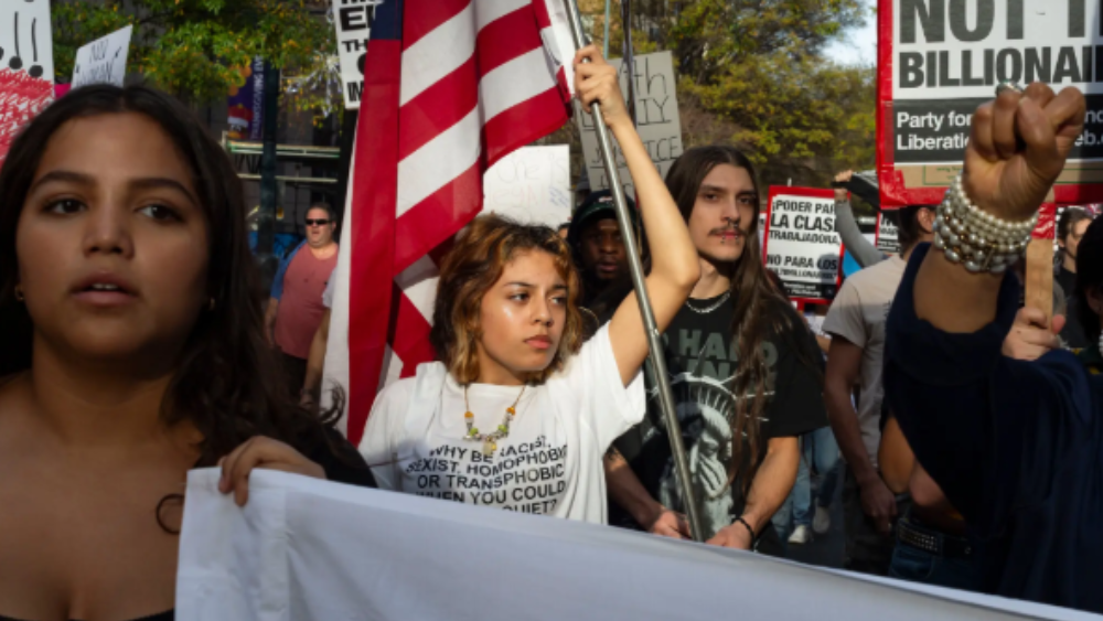 閃評(píng) | “夏洛特?zé)馈保好绹?guó)移民執(zhí)法行動(dòng)“制造恐慌”還是“維護(hù)安全”？