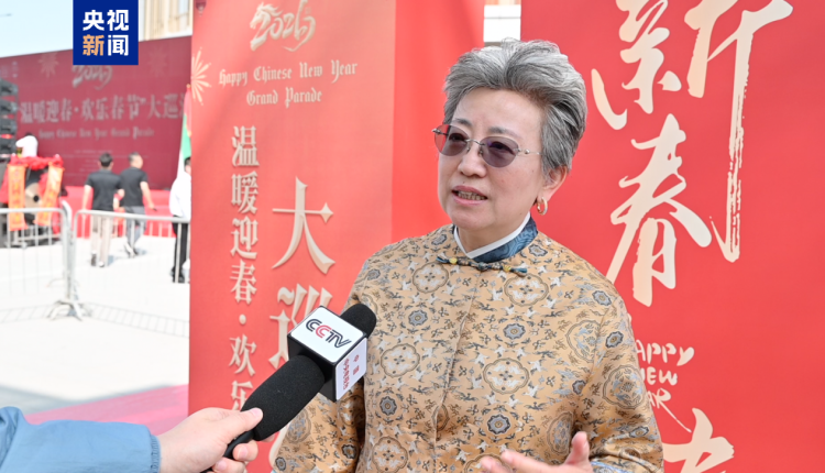 传统年俗与科技同框 总台马年春晚宣传片点亮迪拜“欢乐春节”巡游