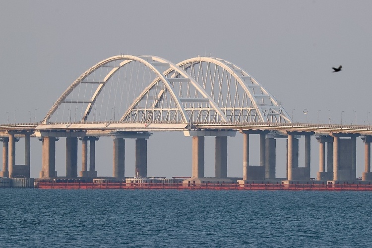 俄法院判处2022年克里米亚大桥恐袭案8名被告终身监禁