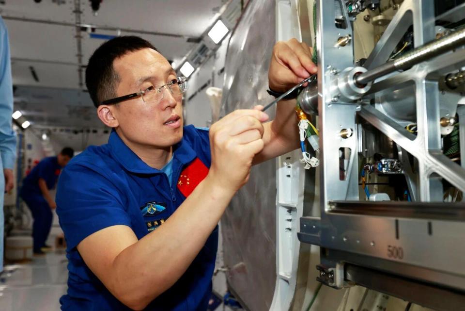 “神二十一”飞天在即 乘组地面训练精彩瞬间→