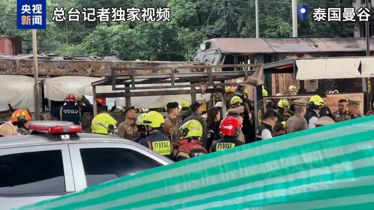 总台现场直击丨泰国曼谷一火车撞上待行公交车致多人伤亡 救援工作仍在继续