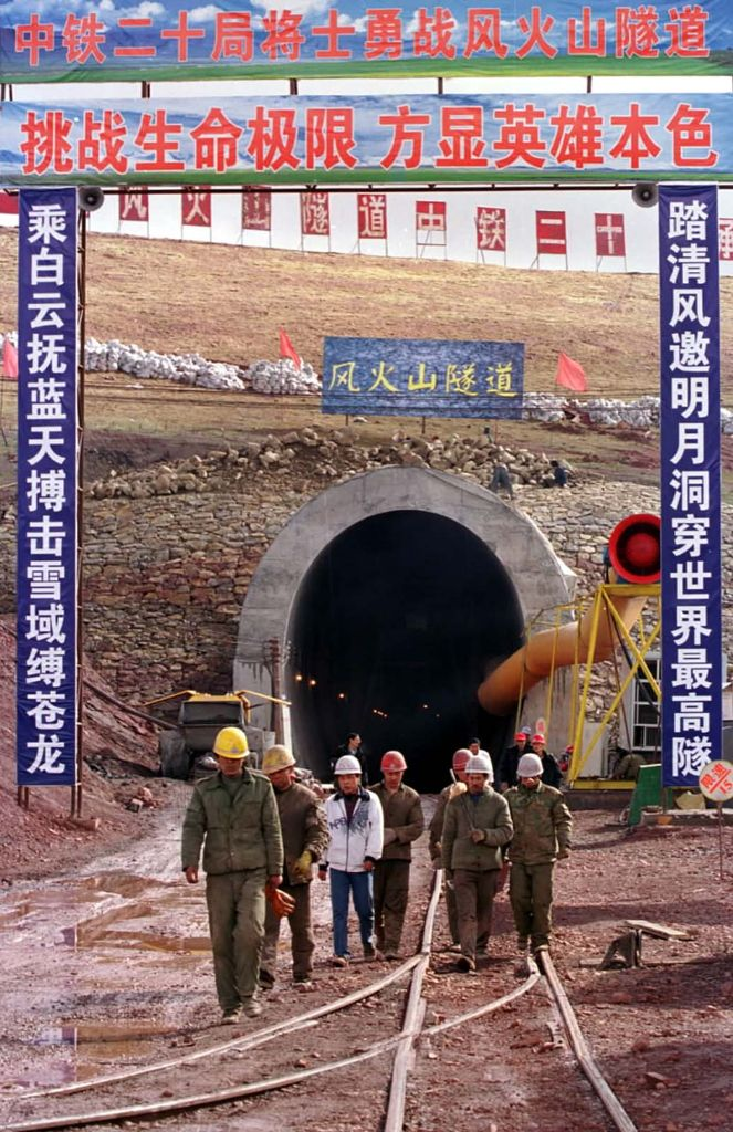 一“忙”一“暖”两条路:京沪高铁15年,青藏铁路20年