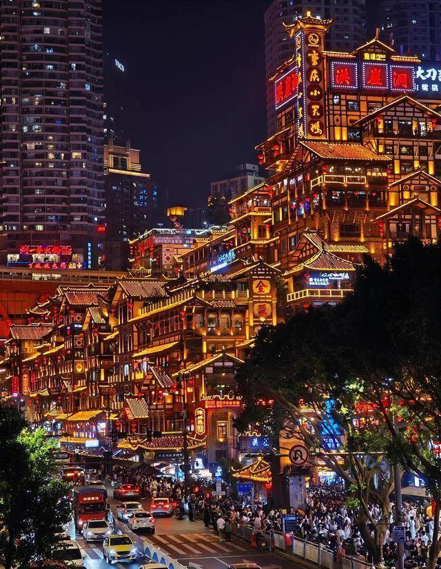好评中国丨经济新脉动:“超级周末”点燃消费新活力