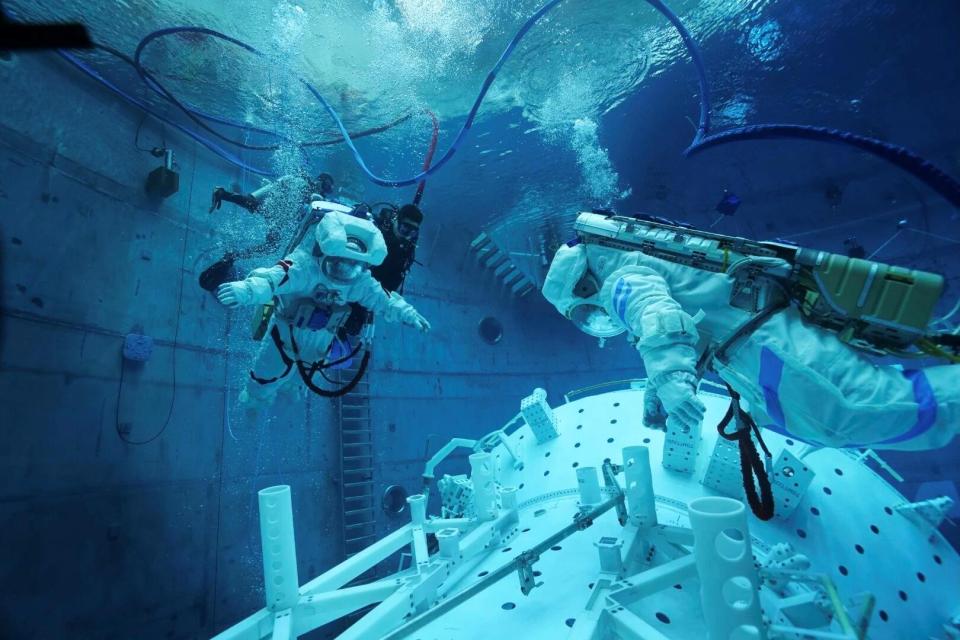 “神二十一”飞天在即 乘组地面训练精彩瞬间→