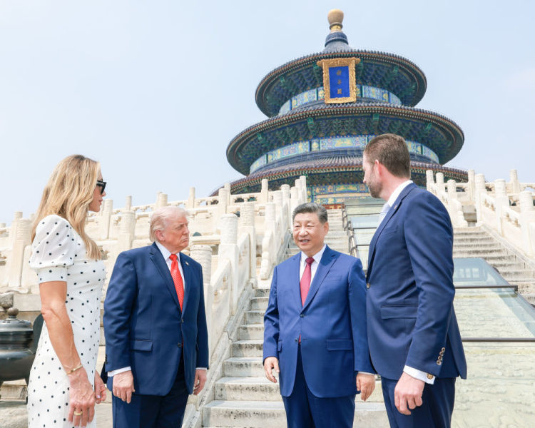 习近平同美国总统特朗普参观天坛_fororder_3