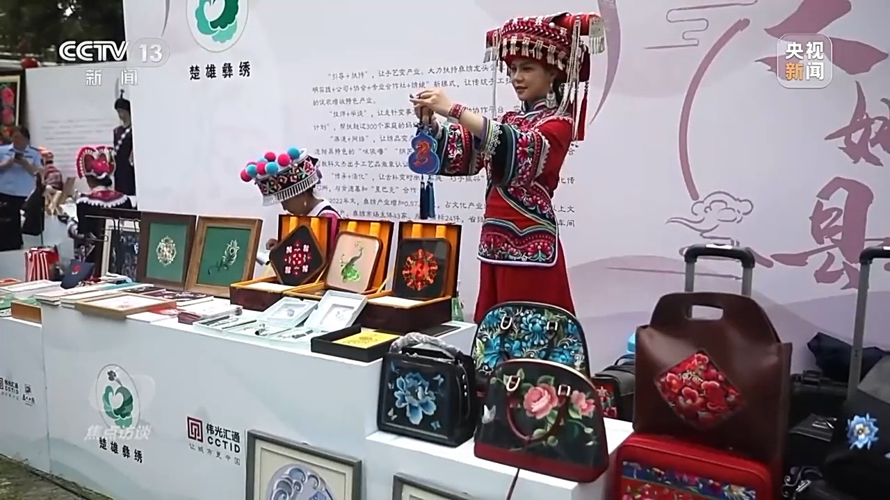 焦点访谈丨年轻人钟情老手艺 非遗装上“新引擎”