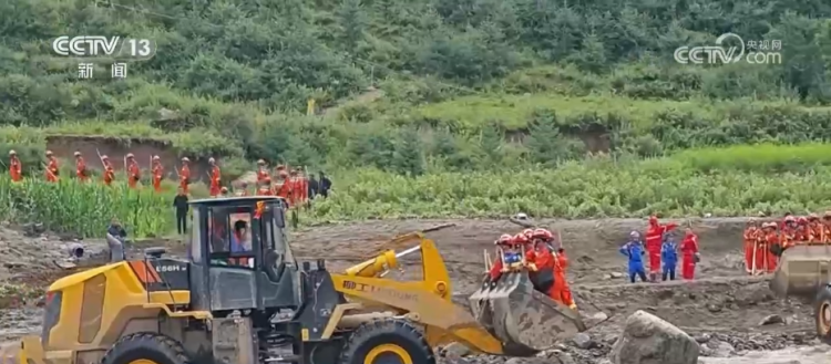关注榆中县山洪灾害 多部门全力开展救援工作保畅通保安全