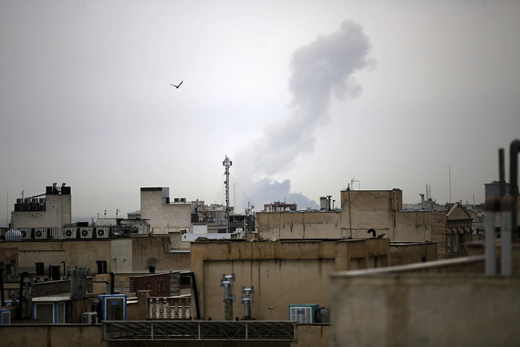 以军称袭击伊朗航天研究中心和防空系统生产设施