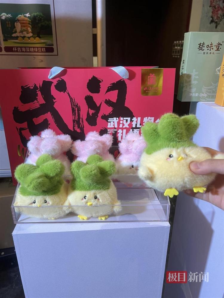 光影绘长江,知音话未来,嘉宾打卡“古琴号”沉浸式感受武汉之夜