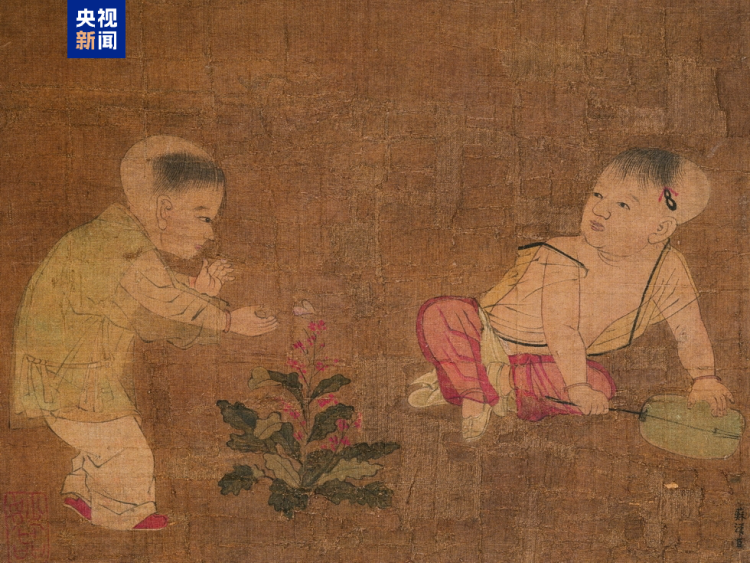 文化中国行·文博日历丨瓷枕上的宋代小孩,扛着荷叶祝你儿童节快乐~