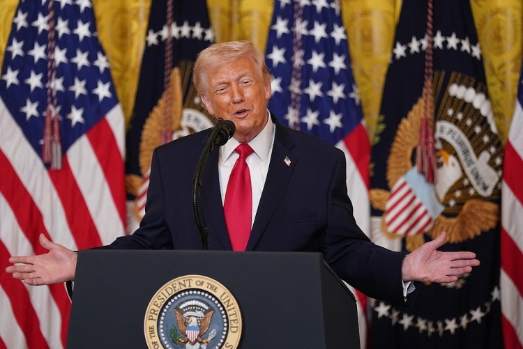 特朗普回应美军加油机在沙特遭袭:其中一架“受损稍重”