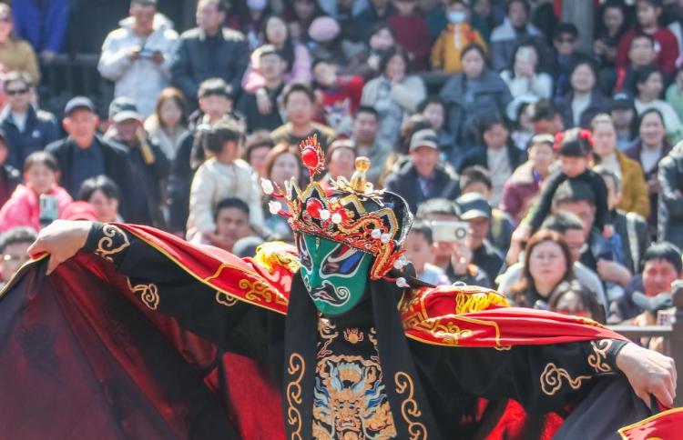 中国春节“圈粉”世界