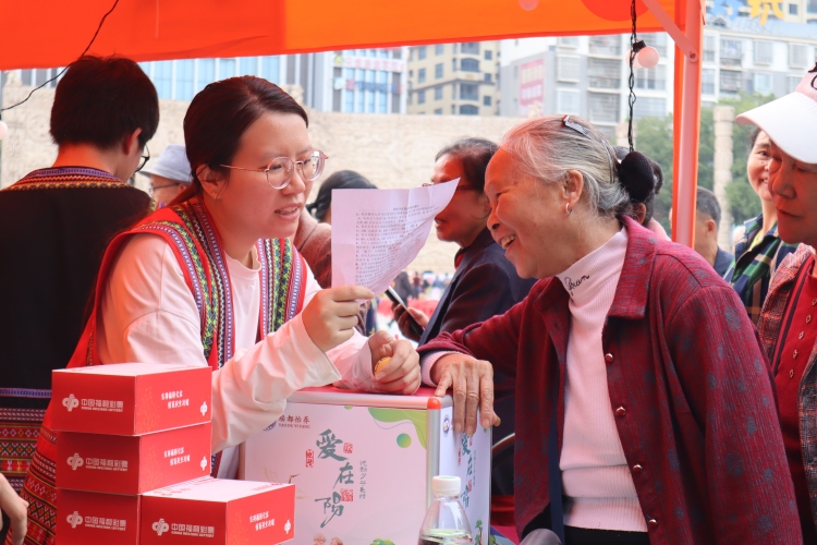 重阳温情满瑶都 湖南江华点亮“银发”新活力_fororder_2