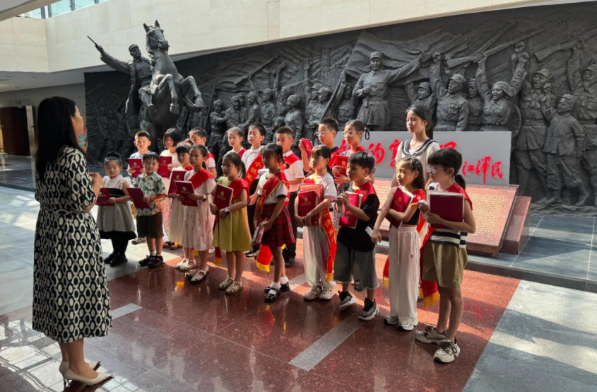 黄山市徽州区:“小铁军”激活基层治理青春动能_fororder_图片2