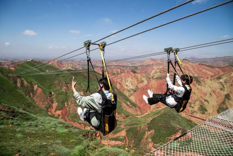 中国经济样本观察·“镇”了不起丨种粮不灵、“种草”很行!这个小镇“水墨丹霞”出圈了