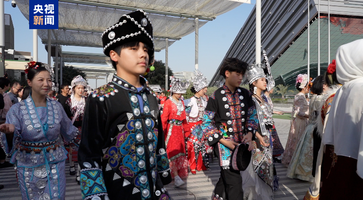 传统年俗与科技同框 总台马年春晚宣传片点亮迪拜“欢乐春节”巡游
