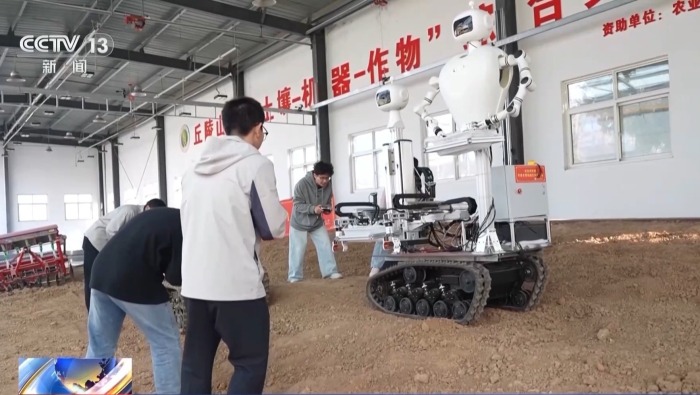 奋进“十五五” 实干开新局丨平均7.5秒摘一颗苹果 “双胞胎”机器人解锁采摘新技能