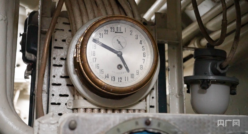 行进的海岸线丨登舱探秘“旅顺口”号潜艇的深海印记 新时代续写“远航”新篇