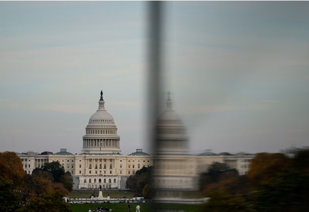 美国参议院继续就政府“停摆”谈判