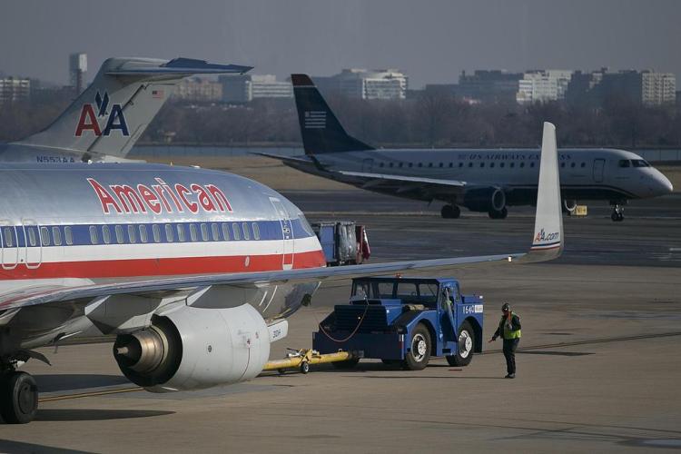 “停摆”致空管人员短缺 美多个机场航班延误