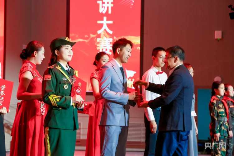 青春之声告白祖国 北疆儿女共话“爱我国防”_fororder_2a7afbd8fb8923db894e8d7ab8167424