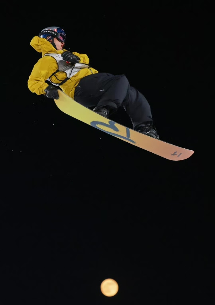 佳叙佳议 | 勇敢追梦 滑向天空!苏翊鸣创下吉尼斯世界纪录!