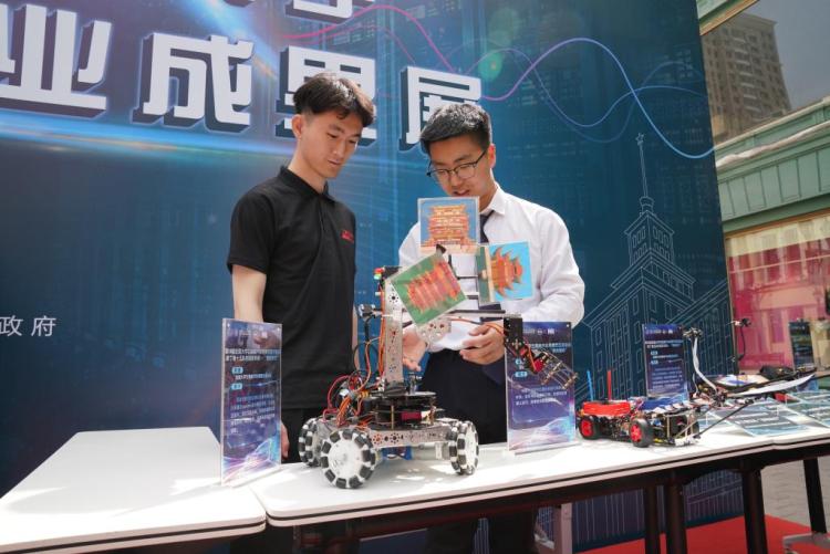 习近平总书记关切事丨工程一线淬初心