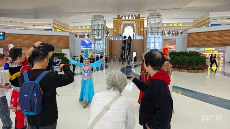 高质量发展“新”速度丨构建“空中丝绸之路”新支点 多方助力乌鲁木齐国际航空枢纽建设