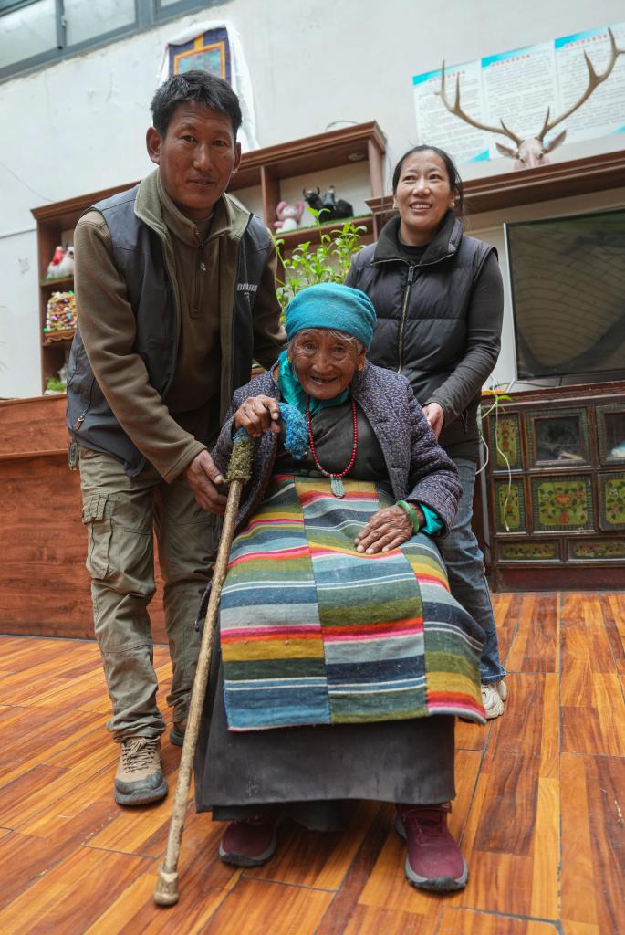 苦难和新生——西藏翻身农奴影像档案:玉珍