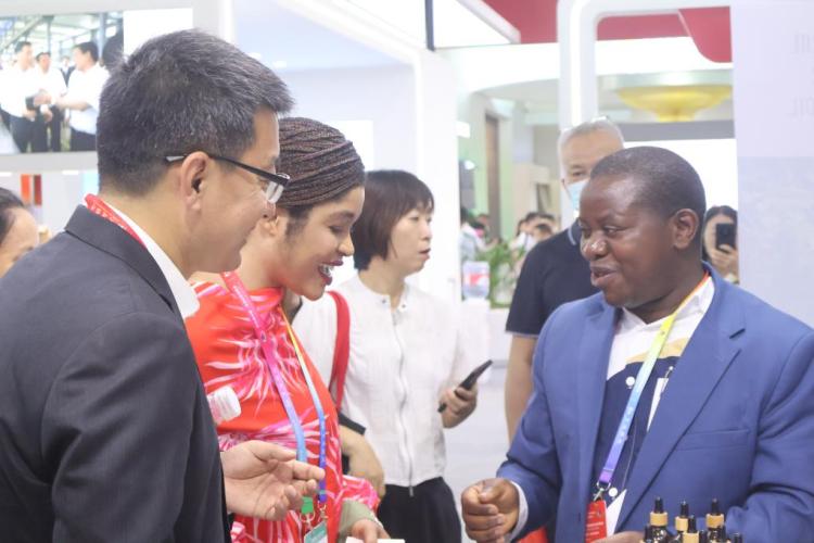 年终特稿丨2025,以中国方案作答“世界之问”