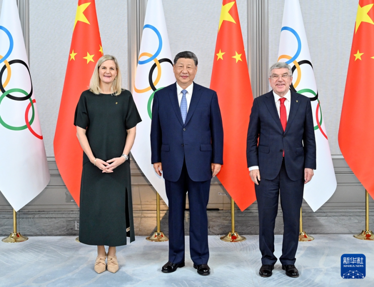 习近平会见国际奥委会主席考文垂和终身名誉主席巴赫