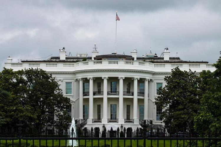 美国新一轮限制外国公民入境措施生效