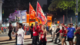 总台现场直击丨巴西民众街头庆祝卢拉连任