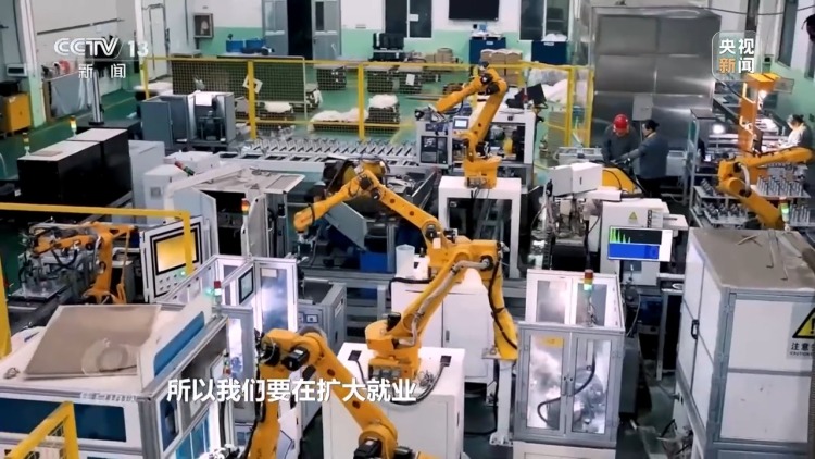 焦点访谈丨前三季度GDP同比增长4.6% 在三大特点中读懂中国经济
