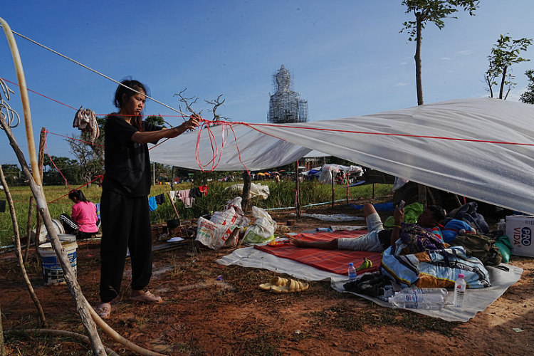 视频丨柬泰均称将继续作战 柬38万人流离失所 泰25万人避难