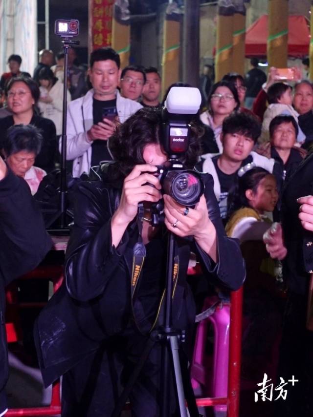 时代的年味|“00后”大学生回乡接棒办“村晚”