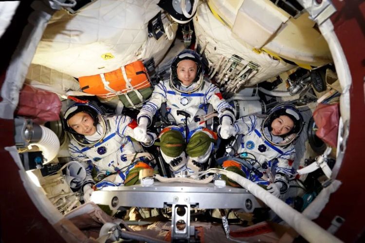 经济热点快评|薪火相传,星河共赴