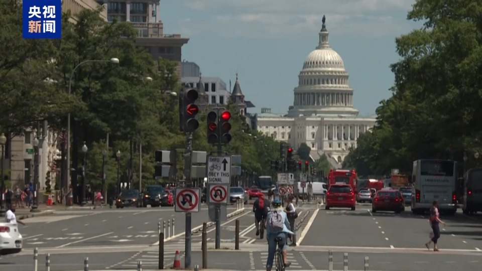 视频丨政府“停摆”出行难 美议员骑摩托车回华盛顿投票