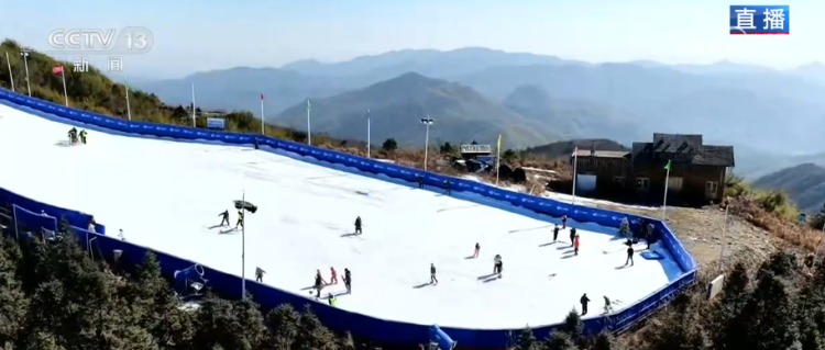 “冷冰雪”增添惠民亮色点燃冬日热情 “云端”滑雪打开玩冰嬉雪南方“限定体验”